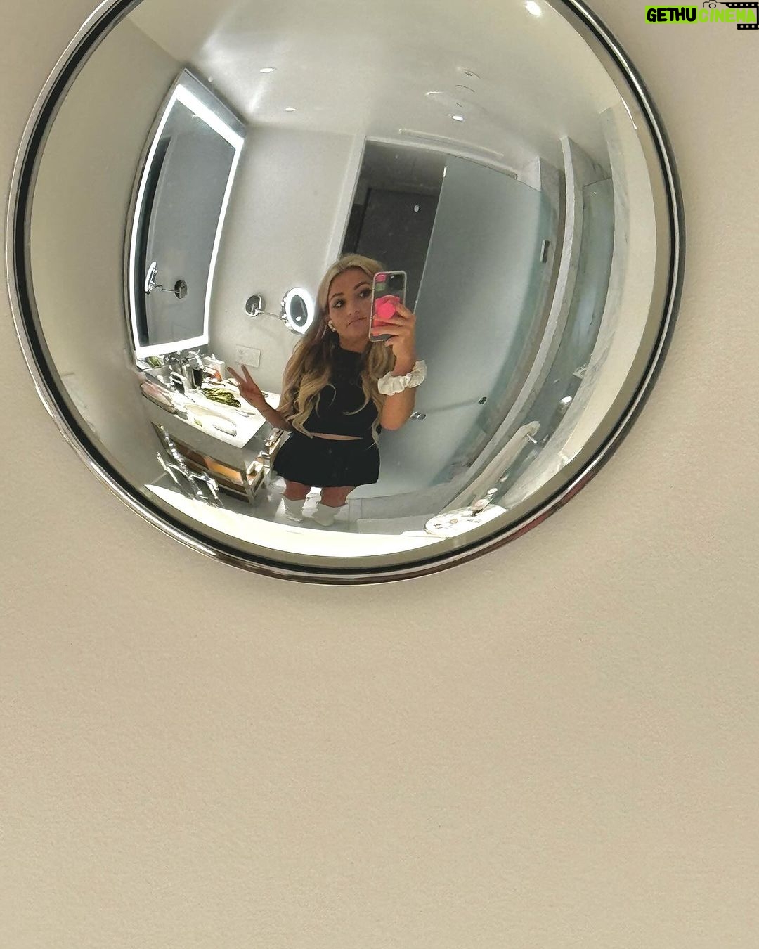 Jamie Lynn Spears Instagram - holiday tings