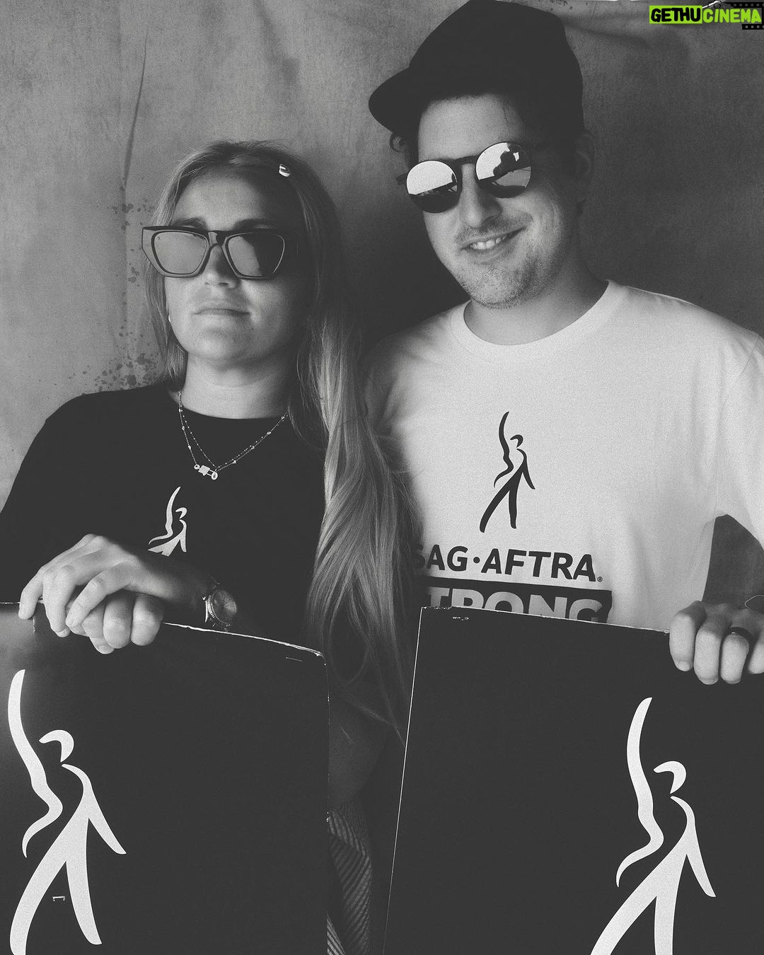 Jamie Lynn Spears Instagram - We out here 🪧🤍 • big thanks the wonderful humans who captured this important moment in time for all of us🙌🏻 •Photographer Ashley Batz (@ashleybatz) •Assist Joe Elgar (@joeelgar) •Backdrop Donated by Schmidli (@schmidlibackdrops) •Equipment Donated by Chism Grip (@brianchismgrip)