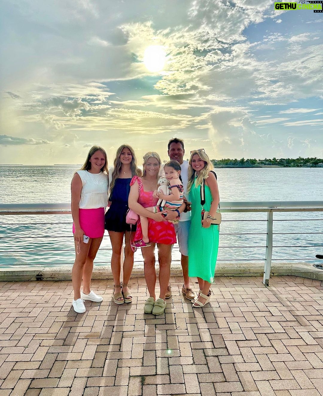 Jamie Lynn Spears Instagram - good times were had🌴🌊☀️👙🏖️🐚🤙🏻 Sunset Key Cottages, A Luxury Collection Resort
