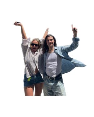 Jamie Lynn Spears Instagram - Had my #SAG card, before I had my drivers license 👧🏼🤍🪧
#SAGAFTRA
#SAGAFTRASTRONG 
•

📸First photo:
•Photographer Ashley Batz (@ashleybatz)

•Assist Joe Elgar (@joeelgar)

•Backdrop Donated by Schmidli (@schmidlibackdrops)

•Equipment Donated by Chism Grip (@brianchismgrip)
