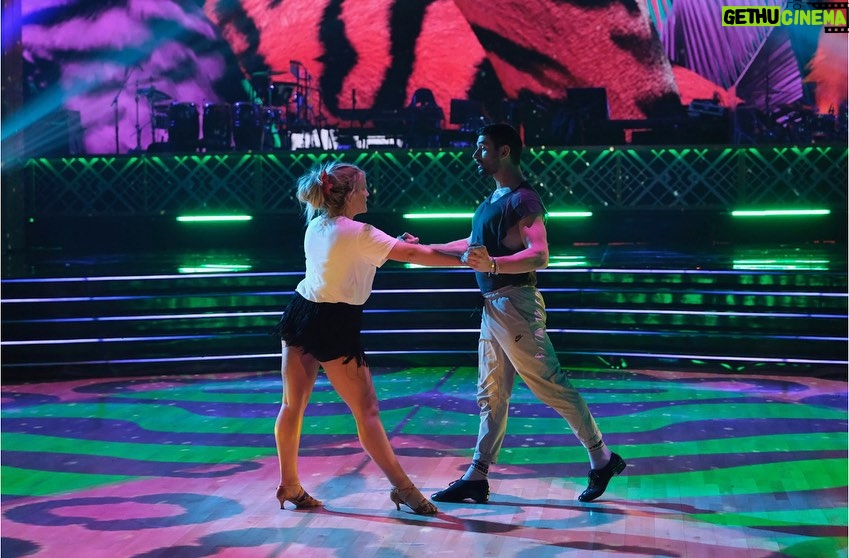 Jamie Lynn Spears Instagram - Who’s ready for #DTWS week two?! Can’t wait for you to watch @alanbersten and I Cha Cha for Latin night TONIGHT! 💃🏼 Remember you can vote up to 10X on each platform, starting at 5pm PT/ 8pm ET details below! HOW TO VOTE 🪩 Text JAMIE LYNN to 21523 (up to 10x) 🪩 Vote Online at https://dwtsvote.abc.com (up to 10x) 🪩 Voting begins at 8pm ET / 7pm CT / 5pm PT and closes after the last competitive performance of the night 🪩 Voting is open during East Coast air time only (West Coast folks: cast your votes at 5pm PT!)