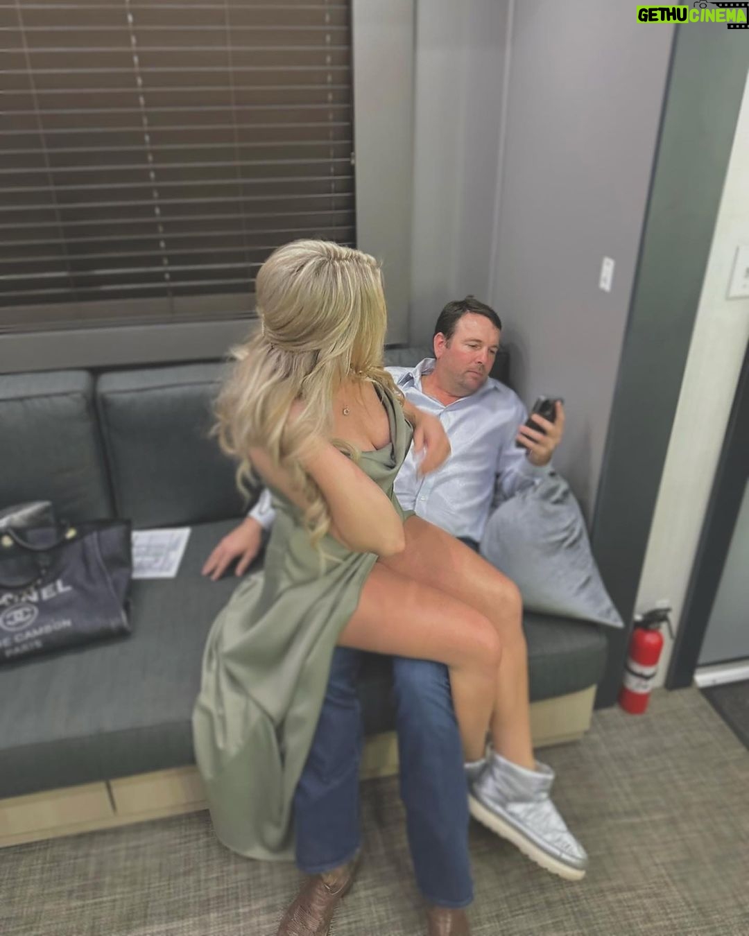 Jamie Lynn Spears Instagram - Find you someone who loves you almost as much as they love looking at their phone ❣️🤳💕