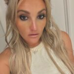 Jamie Lynn Spears Instagram - girly glam for a night out🎀 tried & failed to get better pic of the precious hair ribbon Four Seasons Hotel Los Angeles at Beverly Hills