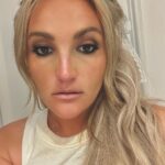 Jamie Lynn Spears Instagram - girly glam for a night out🎀 tried & failed to get better pic of the precious hair ribbon Four Seasons Hotel Los Angeles at Beverly Hills