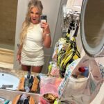 Jamie Lynn Spears Instagram - girly glam for a night out🎀 tried & failed to get better pic of the precious hair ribbon Four Seasons Hotel Los Angeles at Beverly Hills