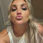 Jamie Lynn Spears Instagram - girly glam for a night out🎀 tried & failed to get better pic of the precious hair ribbon Four Seasons Hotel Los Angeles at Beverly Hills