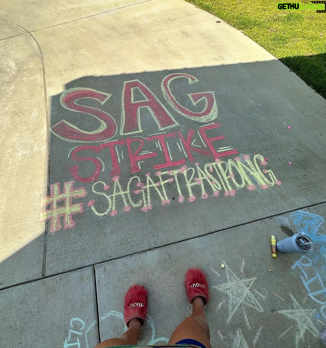 Jamie Lynn Spears Instagram - I had a different post planned for this day, but that’s life🤷🏼♀️ sending all my love🤍🤍🤍 #sagaftrastrong (Ran out of chalk before I got to #WGAstrike )