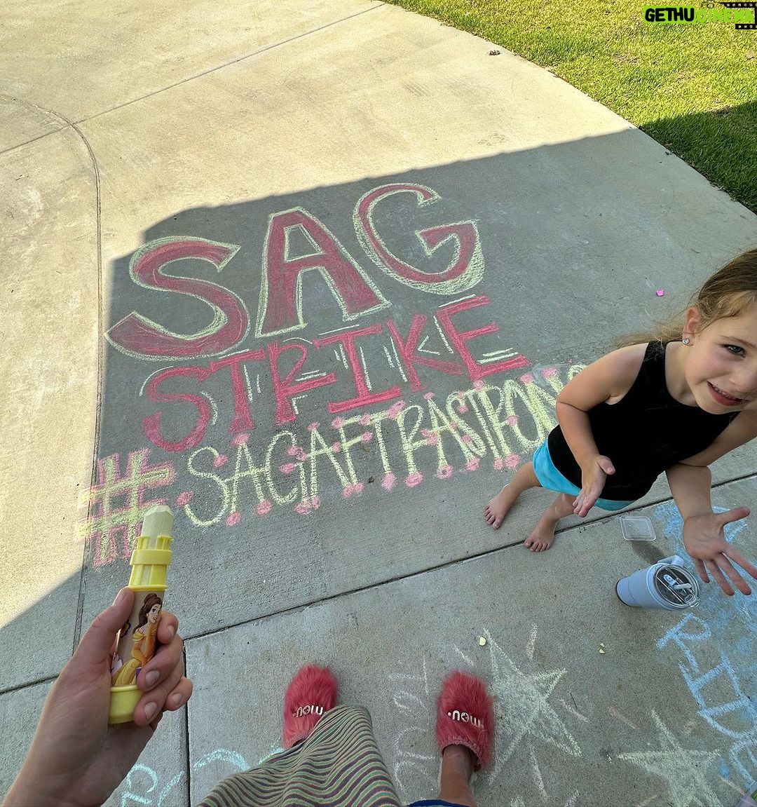 Jamie Lynn Spears Instagram - I had a different post planned for this day, but that’s life🤷🏼♀️ sending all my love🤍🤍🤍 #sagaftrastrong (Ran out of chalk before I got to #WGAstrike )