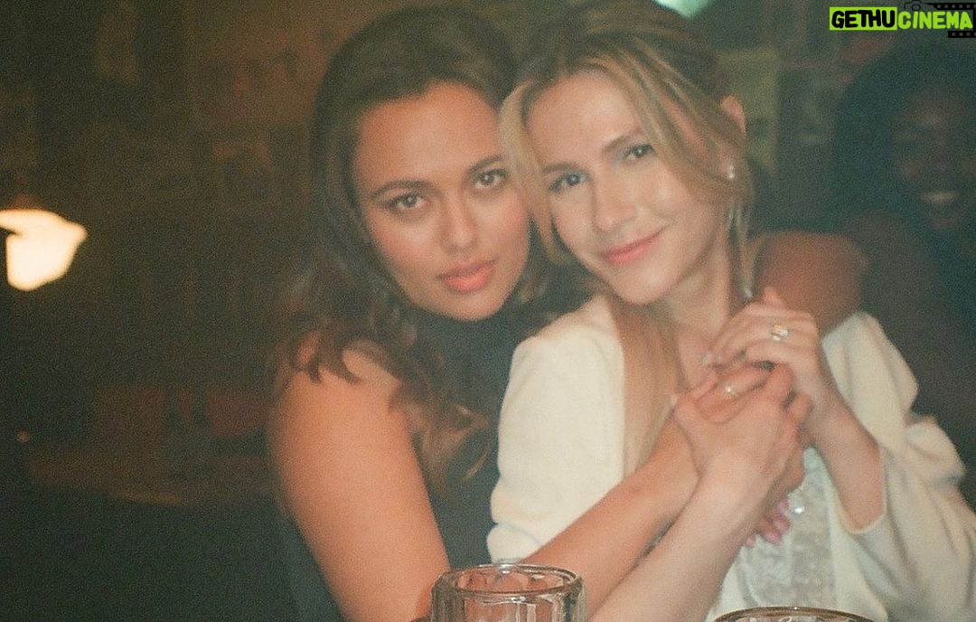 Jamie Lynn Spears Instagram - I can’t wait for y’all to see @erinsanders absolutely shine in the new #ZOEY102 movie, and see how Zoey & Quinn’s relationship has evolved👯♀️ I think one of the main stories of this film is how these young women are trying to figure out how to enter new stages of their lives, while allowing new relationships to grow stronger, but without letting old ones grow apart. Y’all are going to see a lot of familiar faces you already love, but you’re going to 100% fall in love with a lot of new faces as well, bc I know I sure did!! (Not enough slides to fit all the beautiful faces)🙃 #Zoey102 #Zoey101Reboot #Zoey102Movie #JULY27