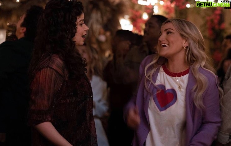 Jamie Lynn Spears Instagram - I can’t wait for y’all to see @erinsanders absolutely shine in the new #ZOEY102 movie, and see how Zoey & Quinn’s relationship has evolved👯♀️ I think one of the main stories of this film is how these young women are trying to figure out how to enter new stages of their lives, while allowing new relationships to grow stronger, but without letting old ones grow apart. Y’all are going to see a lot of familiar faces you already love, but you’re going to 100% fall in love with a lot of new faces as well, bc I know I sure did!! (Not enough slides to fit all the beautiful faces)🙃 #Zoey102 #Zoey101Reboot #Zoey102Movie #JULY27