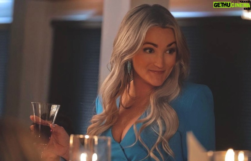 Jamie Lynn Spears Instagram - CHEERS to being 1 MONTH away from the new #ZOEY102 movie premiering JULY 27th on @paramountplus🥂💙🍻💜