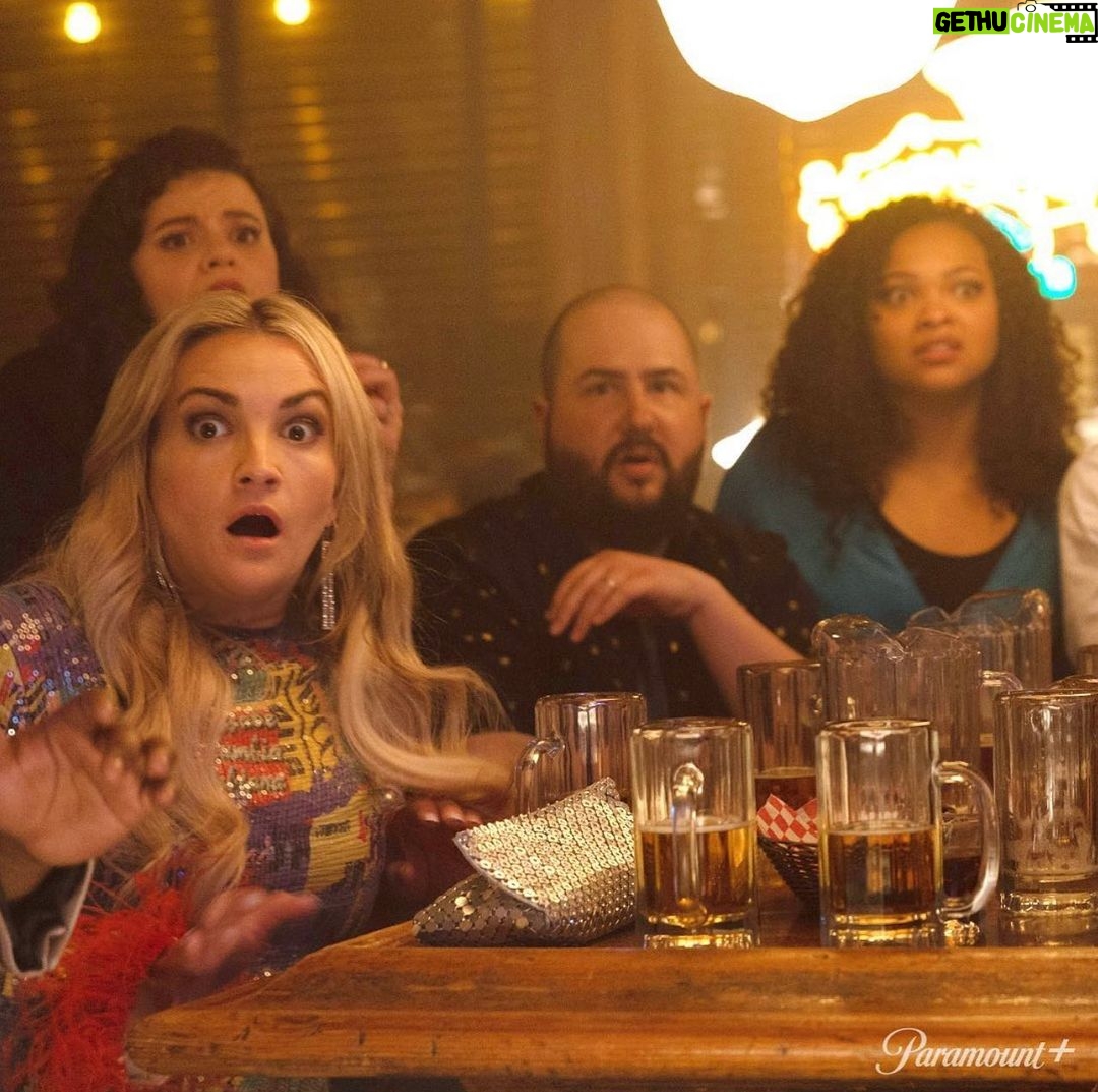 Jamie Lynn Spears Instagram - @entertainmentweekly has the exclusive first look photos for #ZOEY102 coming to @paramountplus veryyyy soon๐๐