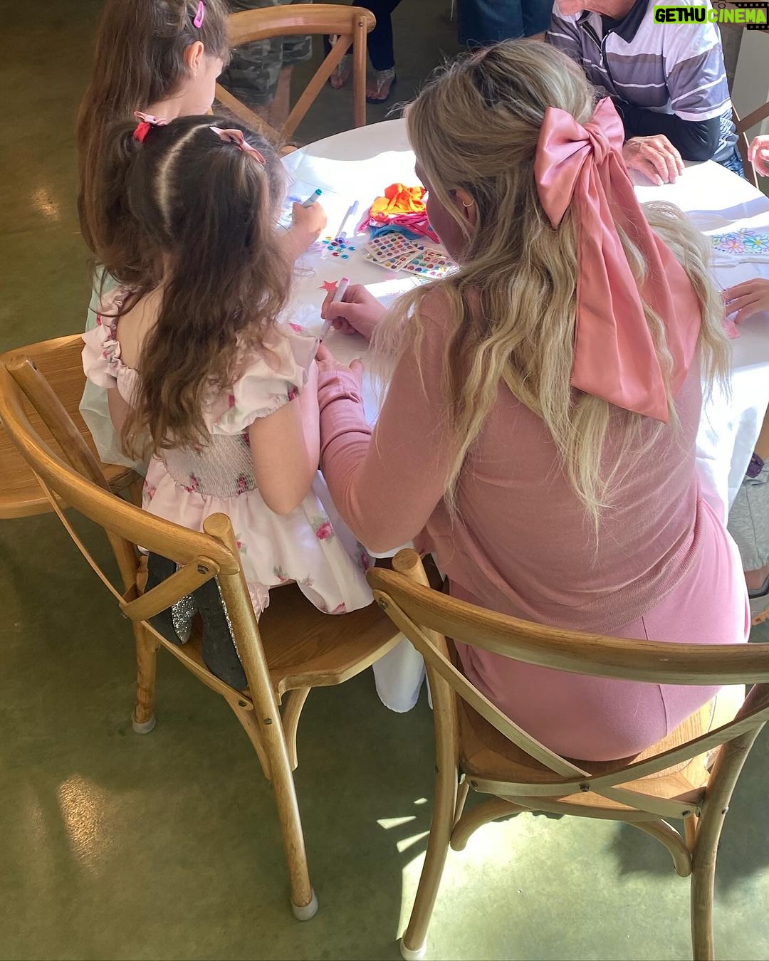 Jamie Lynn Spears Instagram - very busy weekend w/ my 2 fav girls. mama is tired. many more pics to share after I catch my breath, and wrap my head around how fast they grow up on usππ€π―ββοΈ Strawberry Manor Event Venue
