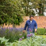 Jamie Oliver Instagram – If any of you are like me and feel your happiest when you’re in the garden then today’s the day for you……it’s Garden Day !!! Did you know that being in the garden lowers your blood pressure, improves your mood and mental wellbeing and helps boost your brain power? Pretty magical stuff really isn’t it ! So who’s heading outside today to spend some time with the grass and the trees ?? It’s where you’ll find me ha ha x x x

#gardenday #sundayvibes #summer