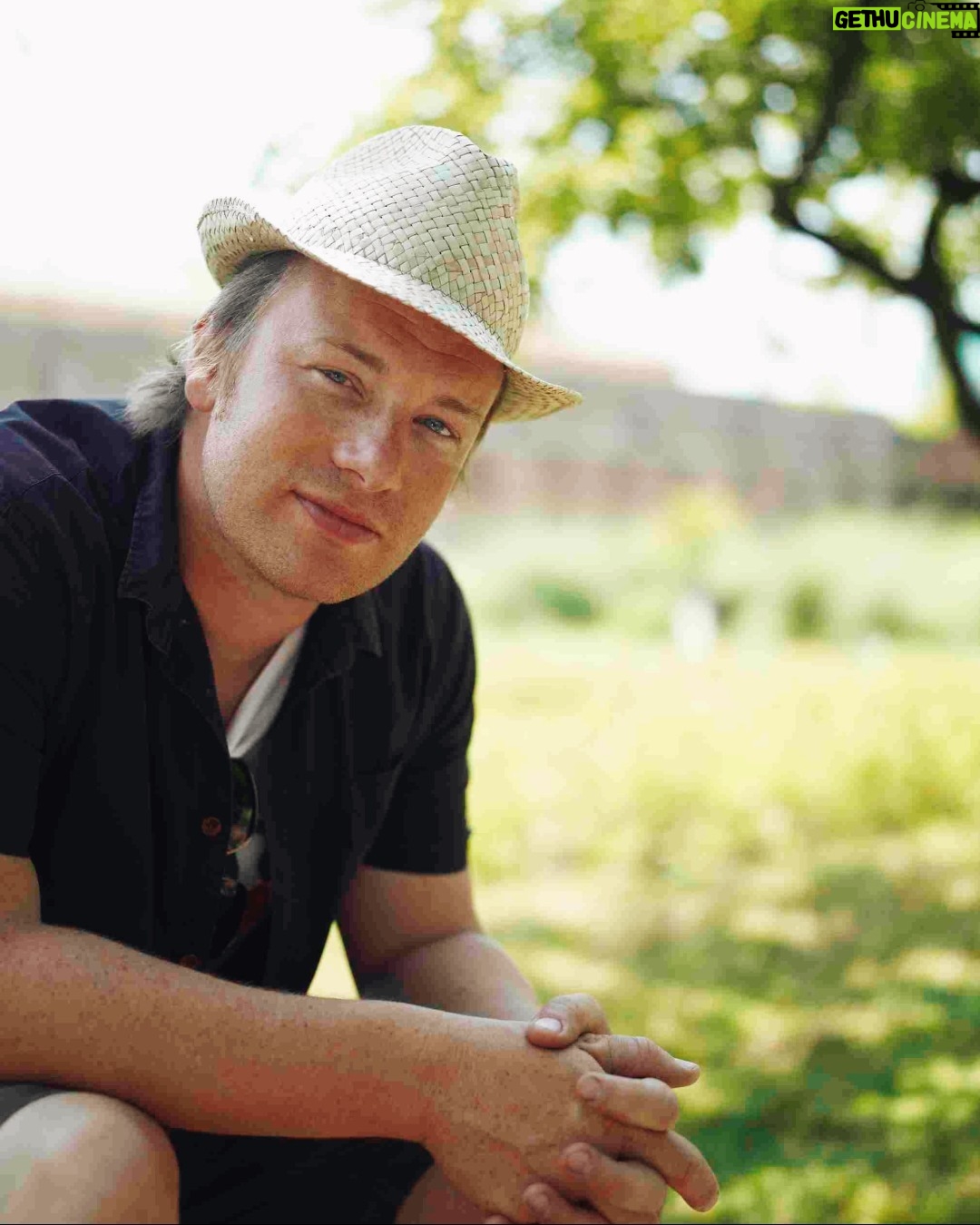 Jamie Oliver Instagram - Has this bit of sun and warm weather got anyone else convinced that it's pretty much summer now ha ha ha. Whacking out the hats, shorts and flipflops !! X x x