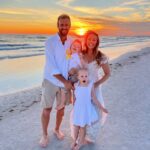 Jamie Otis Instagram - YOU’RE INVITED TO HEHNER TWINS GENDER REVEAL ✌️🎉🤰 When: Saturday, April 20th! Time: 2:30 EST (standby in case there are tech issues) Where: IG LIVE (for subscribers only😘) IM SO EXCITED TO FIND OUT GENDER OF BABY #2 and I’m thrilled to have the most loving, supportive community of girlfrans from my gram - YOU - being there right along side us!🙏🩷 WE’RE GOING TO KNOW SO SOOOON!!! 🎉🤰😘