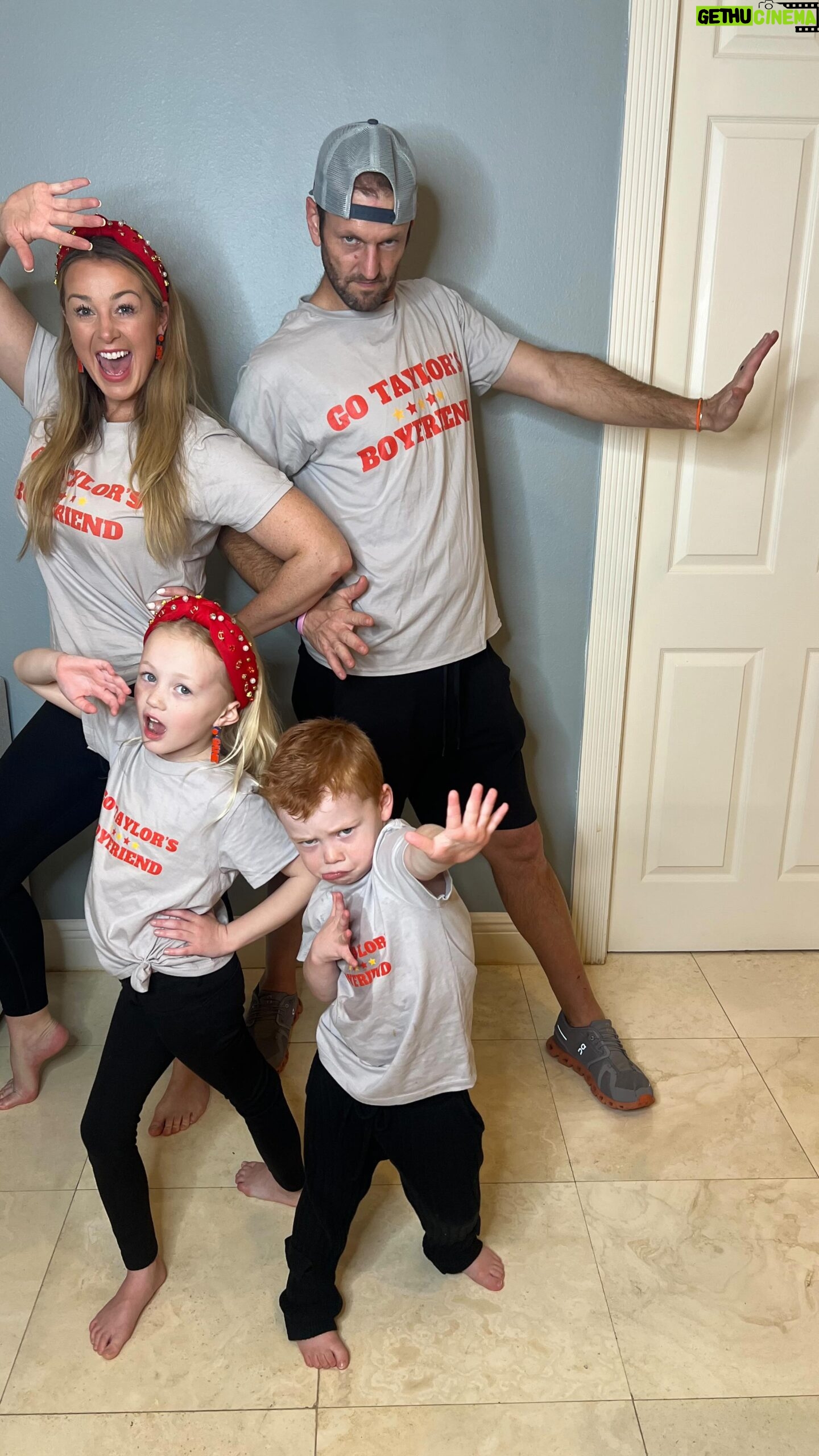 Jamie Otis Instagram - My hubby’s face says it all!🤣 but I can’t believe Taylor’s boyfriend team won!!🎉🏈😜 And I can’t believe how he treated his coach.😬 We had such a fun little Super Bowl party last night.🎉 We only had friends with kids over bc otherwise we’d totally ruin the game for anyone else.💯😅 The kids were having glow in the dark dance parties & sword fights while the game was on! No one without kids would’ve wanted to be there!🤪😆 I hope Travis apologizes to his coach … that wasn’t a good look for him. I know he’s a great player but no one should treat their coach like that!!😫 And omg USHER STILL HAS IT!🔥 All in all, I think the game was amazing going in overtime like that … all the commercials were so good too! and that half time show was 🔥! Curious what you thought of it? Did you watch?? 🏈
