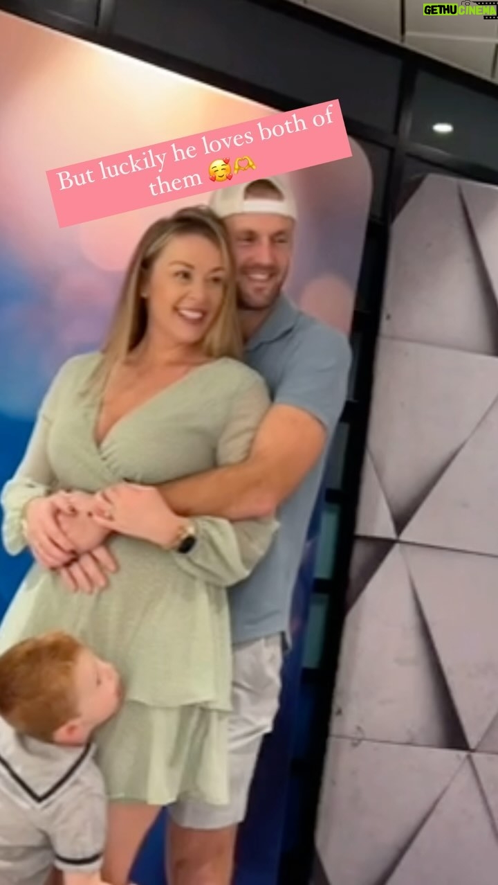 Jamie Otis Instagram - I either look like I just rolled outta bed or perfectly pretty & polished—there’s no in between!🤪😆😅 And after having kids, most days I’m walking around lookin’ like a train wreck...luckily he’s stuck with me 😜😝 When the kiddos were babies—all bets were off with what type of person my hubby would be walking with! 🧟♀️😅 But now that they’re a little older and more independent I’m trying to spend more time on ME again. If you’re a mama with toddlers or babies - hang in there! It does get easier!😘😘😘 And don’t worry about lookin’ like a zombie most days - you definitely aren’t the only one. In case you haven’t heard this lately-you’re doing GREAT, mama!🥰