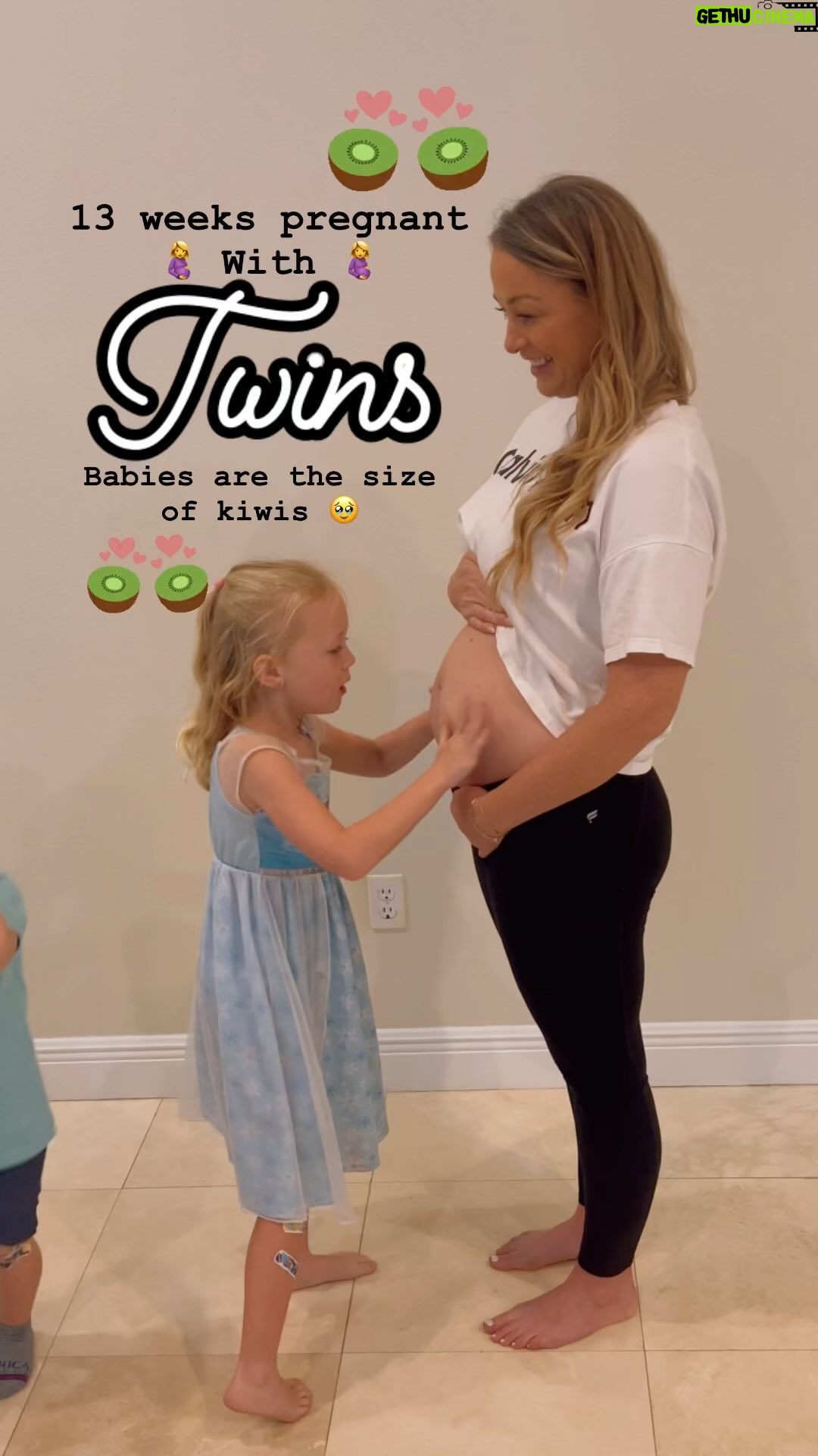 Jamie Otis Instagram - Iβve officially reached my second trimester with the twins!ππ€°ππ©·π Their big sis & big bro are so obsessed with watching my baby bump grow. It is really the sweetest!π₯Ή We know one is a precious baby is a boy and this time next week weβll be preparing to find out the gender of baby #2!!! π€°πΆ Ahhh, I cannot wait! π Yesterday I felt great, but I was sick again this morning.π€’ Iβm READY for the morning sickness & fatigue to go and get that SECOND TRIMESTER ENERGY!!!ππ€°ππ #preggolife #prego #twins #twinmom #twinpregnancy #secondtrimester #pregnancydiary #pregnancylife #pregnantbelly