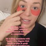Jamie Otis Instagram - A couple years ago I was slouched over on my therapists couch crying when she said to me, "Jamie, you've gotta go find your people. You haven't found them yet." I thought that was kinda odd bc I assumed "my people" were obviously the family & the friends I had. She had asked me a few questions about who was there to support me when X happened. When I had trouble coming up with anyone who reached out or who checked in she told me I need a better support system. That conversation opened my eyes to the way certain friends were treating me and how some family made me feel. I'm so thankful for my therapist bc she was the first person to teach me about boundaries & healthy relationships. I was scared to set boundaries at first. I didn't want to hurt anyone's feelings. ...meanwhile I felt like mine were being trampled on. I just kept with the same friends and family bc it was all I knew. And it felt wrong to "cut them out." It took me having children to realize that I'd never want my kids to continue to try to please "friends" or "family" if those friends and family just poke fun at them or say mean things about them behind their back. Our kids grow up watching us and learning from us. I realize that what my kids see me "deal with" is what they will be willing to deal with in the future. That hits differently. I want my kids to see their mommy have super healthy relationships and accept nothing less for themselves.💯 I knew I needed to change who I surrounded myself with. I needed to let go of friends who secretly just wanted to see me lose...even if we're in the same circle and we've been "friends" for years. I also knew I needed stricter boundaries with family. Just because someone is family doesn't mean you have to be around them if they make you feel bad. This is hard, but setting those boundaries has truly helped me get back to living a healthier and happier life. If you FEEL this, I highly recommend the book Boundaries. It's a lil religious but if you don't like that just skip over those parts. It was a genuine game changer for me.💯👏❤️ PS God bless all the therapists out there who truly listen and care.🫶