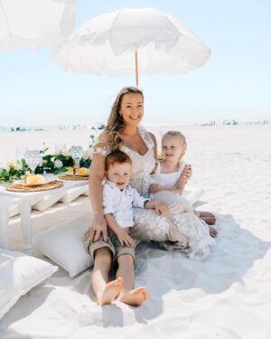 Jamie Otis Instagram - We found out one twin is a BOY.💙 We find out second twin’s gender TOMORROW!! Ahhh I can barely contain my excitement!🥳🤰👶👶

I just handed the envelope (w gender in it) off to Ruth!! She is filling up a piñata with pink or blue items so our kiddos can have fun swinging for the gender!💙🩷 

Life is too short not to CELEBRATE every milestone and small achievement…and we are having the most fun CELEBRATING OUR TWINS.🎉

Thanks for all the love and support and prayers!🙏 I feel incredibly blessed to have you cheering for us! We love you!😘

Monday at 8 we share the YouTube video of the reveal but if you wanna join us live you still have a chance to subscribe to my IG! I’d love to have ya in my lil exclusive corner!🥰🥰🥰

I’ve always kinda thought there was a boy and girl in there ?although I really wanted girls 😆) but recently (see last post for reasons) I think it MIGHT BE BOY/BOY!!!💙💙 Doug, Hendrix and Henley think boy/girl. …. So AMAZING to think we will know for CERTAIN TOMORROW!!!🎉🎉🎉🎉🎉

Just for fun- put your last guesses below to see if you’re right 👇

#genderreveal #genderrevealparty #preggo #twinpregnancy #boymom #girlmom #pregnancy