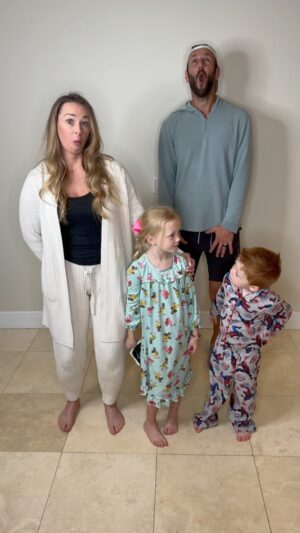 Jamie Otis Instagram - TOMORROW IS OUR 👏TEN👏YEAR👏ANNIVERSARY!👏We have a 3 year old son, 6 year old daughter and TODAY IS THE LAST DAY WE’RE IN OUR 9th YEAR OF MARRIAGE BC TOMORROW MARKS A DECADE!💃🙌🎉 

AND IM STILL IN SHOCK THAT WERE KICKIN’ OFF THIS NEXT DECADE OF MARRIAGE WITH TWO NEW BEAUTIFUL BABIES GROWING INSIDE ME!🙏❤️🤰👶👶❤️🙏

…people thought we were crazy for getting married at first sight (we were!🤪) They joked we’d be “divorced at second sight.” (We weren’t)! 🕺💃

We’re still working on ourselves & our marriage TOGETHER.🙏 I can’t wait to see what the next 10 years has in store for us @doughehner!☺️

Thanks for staying by my side through the good tjmes and bad. You make us all laugh daily & you’re always there for us all!💕 Can’t wait to add two more babies to our fam bam!🤰👶👶 I looooove you.❤️