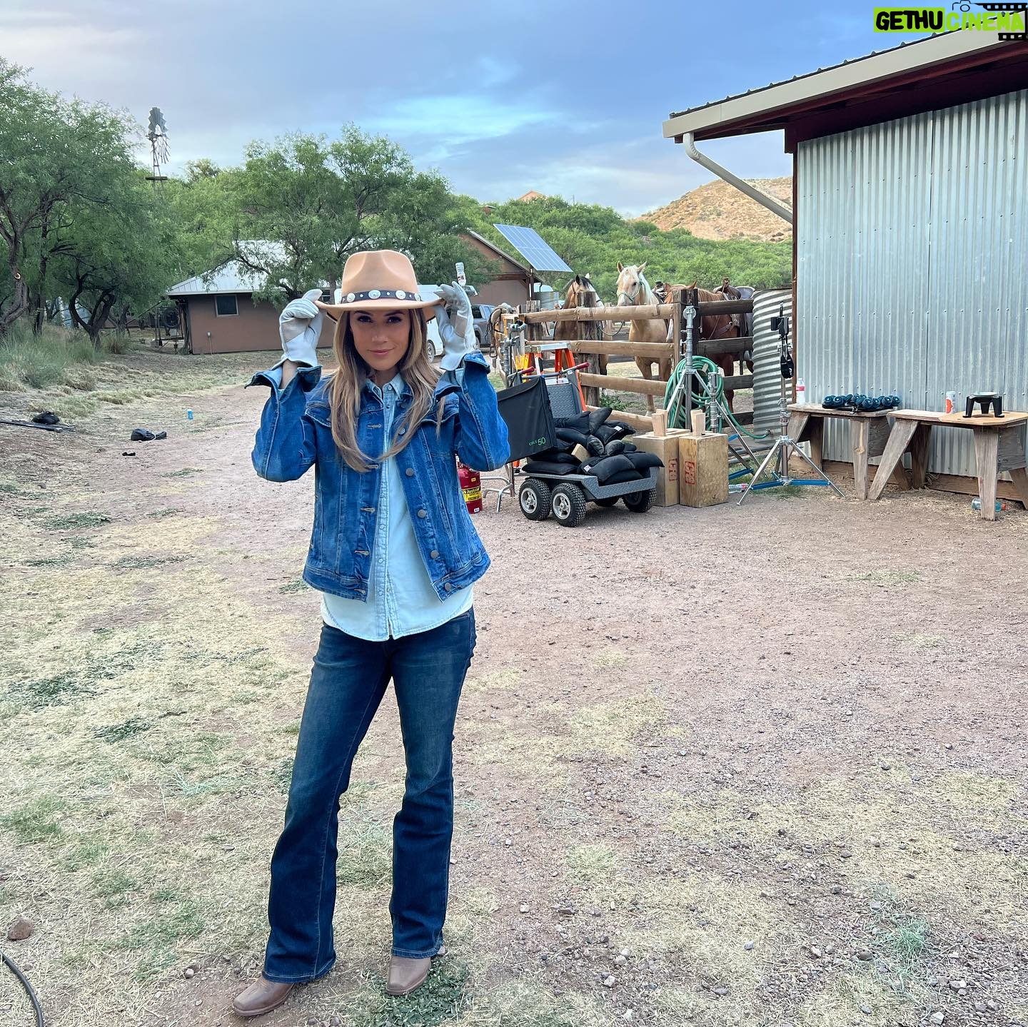 Jana Kramer Instagram - You ready for holiday movies? Swipe right for the trailer and some behind the scenes!!!!!Tune into #ACowboyChristmasRomance December 9th at 8/7c only on @Lifetimetv! 🤠🎄❤️ #ItsAWonderfulLifetime✨
