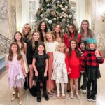 Jana Kramer Instagram - Holiday tea time tradition with my girl and our favorite girls 💕☕️🌲