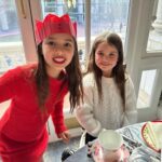 Jana Kramer Instagram - Holiday tea time tradition with my girl and our favorite girls 💕☕️🌲