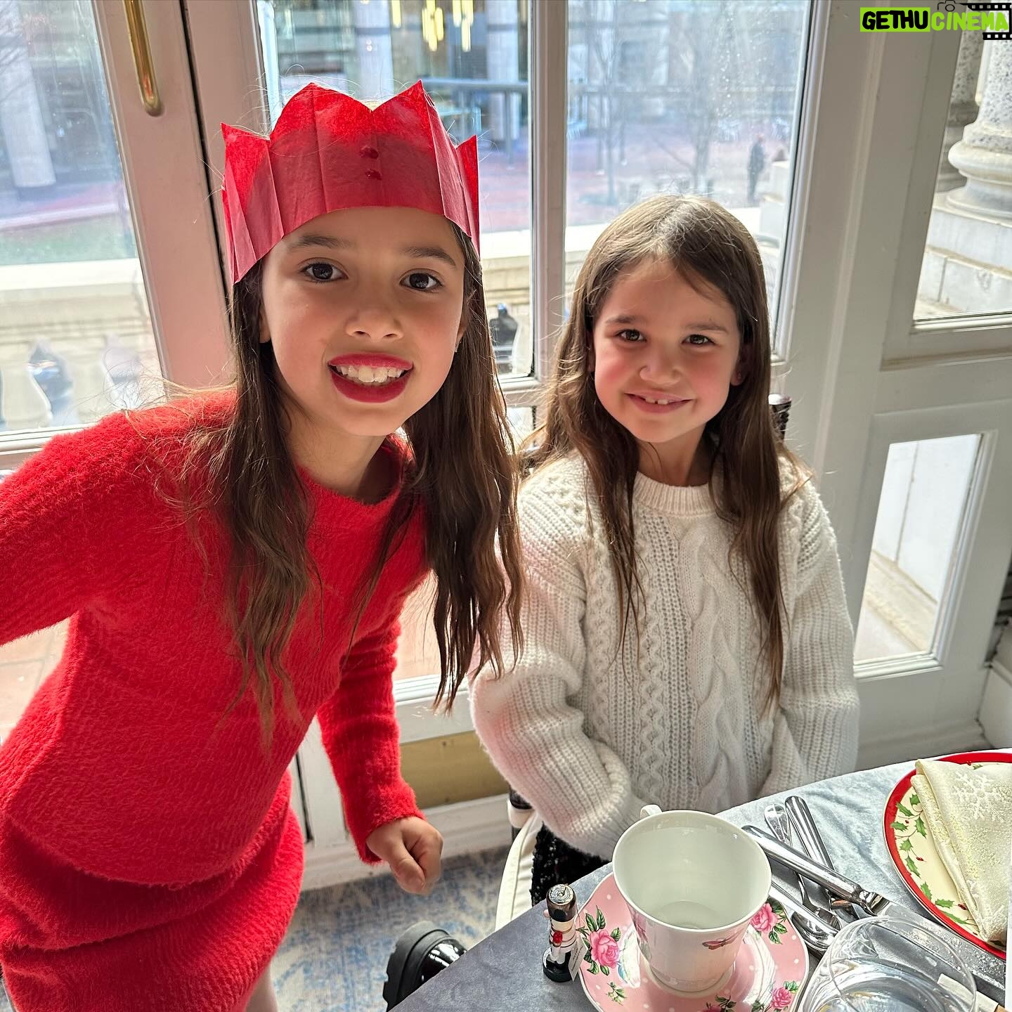 Jana Kramer Instagram - Holiday tea time tradition with my girl and our favorite girls 💕☕️🌲