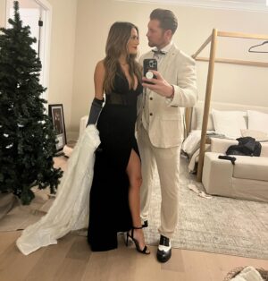 Jana Kramer Instagram - The best 40th ever with the best of friends. So. Blessed.