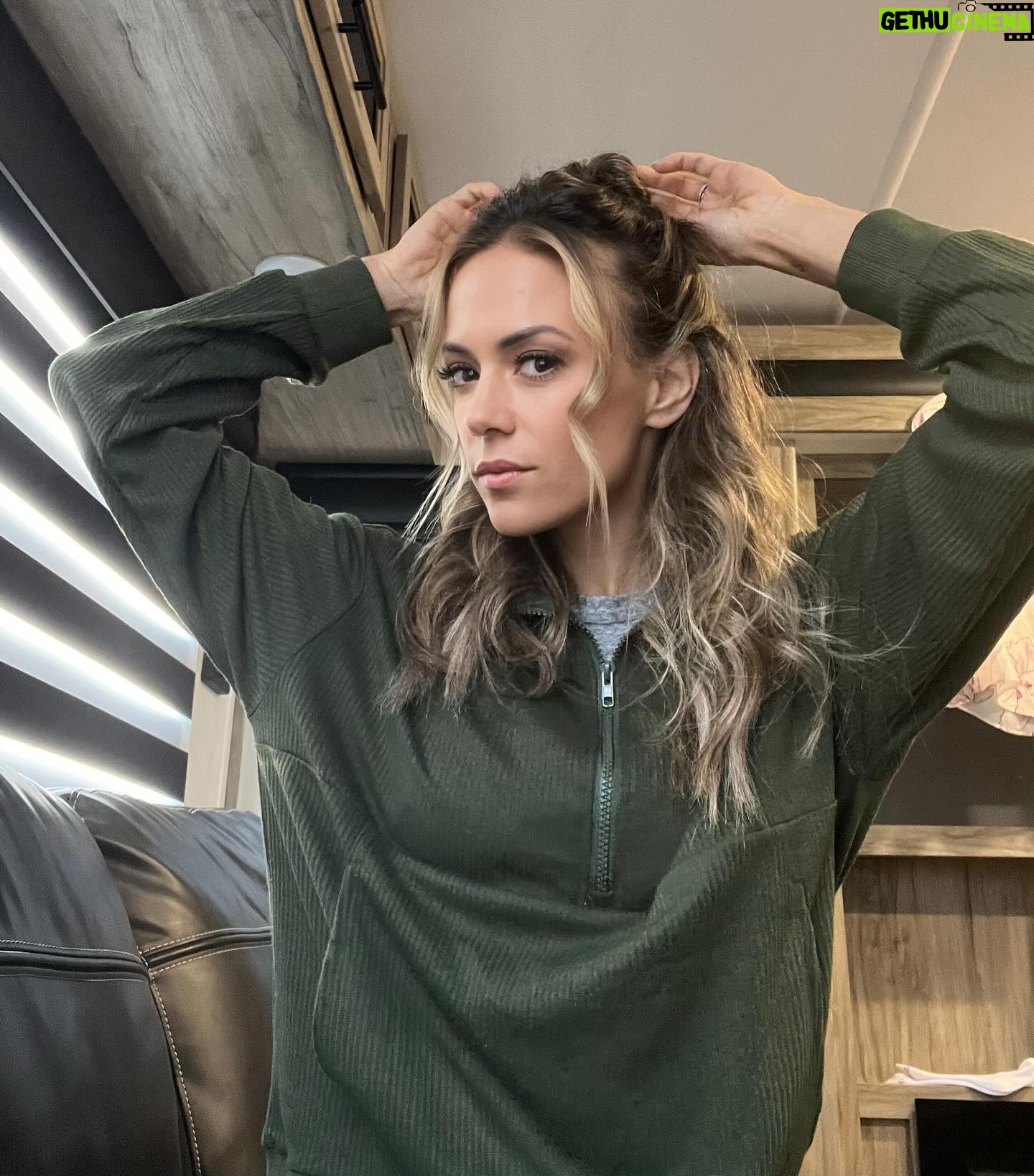 Jana Kramer Instagram - Instagram movie life vs complete reality 🤣. Looked in the mirror yesterday after a long fun momma day and was like wow🤣. #zit #kidbathroom.