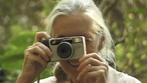 Jane Goodall Instagram - Dr. Jane Goodall wears many hats:

🐵 The researcher, studying wild chimpanzees in Gombe, Tanzania

📢 The activist, promoting respect for people, non-human animals, and the ecosystems we inhabit together

📖 The author, writing down the stories and insights of her life to inspire generations now and to come

But did you know that she has also tried her hand at photography? 📷 

From chimpanzee portraits to selfies, keep an eye on our photo credits to discover some of Jane’s snapshots! 

In honor of Jane’s milestone 90th birthday this year, @vital.impacts is holding a special 90-day fine-art photography sale exclusively featuring the work of 90 female photographers who are inspired by Jane! 

Exclusive, signed prints of Jane’s self-portrait (last slide) and photographs of her beloved F-family of chimpanzees are also available. 

All proceeds for the sale will directly benefit the Jane Goodall Institute’s global chapter. Learn more and shop the sale — LINK IN BIO

🎥/📸 credits:
Video: Hugo Van Lawick
Image 1: Screenshot taken from footage by Hugo Van Lawick
Image 2: JGI/Jane Goodall

.....

@amivitale #JaneAt90 #Janeofalltrades #vitalimpacts #photography #wildlifephotography #femalephotographers #janegoodall #janegoodallinstitute #chimpanzees #conservation #nonprofit #chimpanzeeconservation #interconnected #communityledconservation #communityconservation #wildlife #africanwildlife #tacare