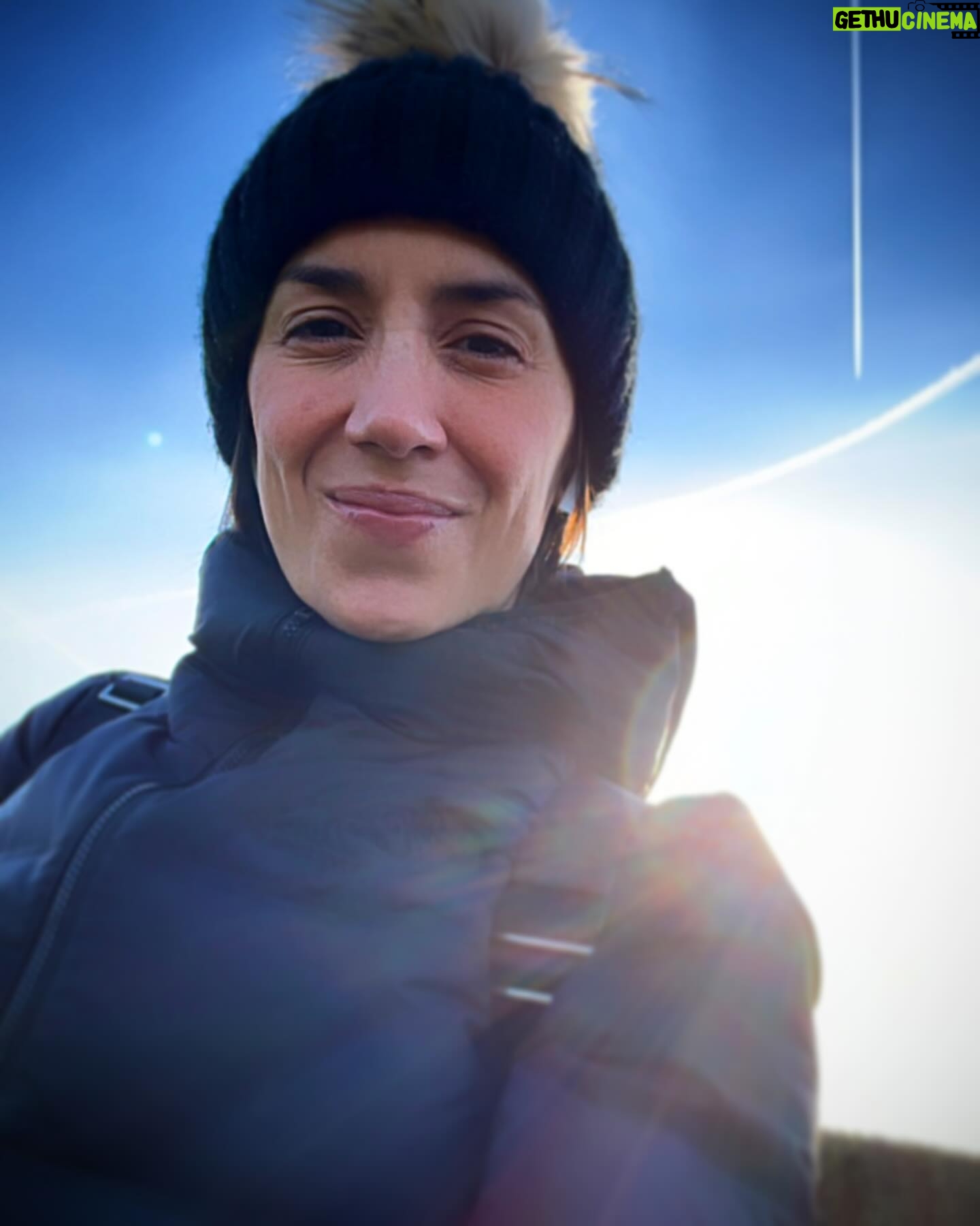 Janette Manrara Instagram - I’m not one go walking outside too much, for no other reason other than I just don’t think about it. But being outside in the fresh air and taking in the green around is so crucial for our well-being! I felt so much calm and a sense of inner peace just being outside and taking it all in. Think I need to start doing it more now that the weather will be a little nicer (hopefully🙏🏼). Made the start of my day absolutely beautiful, which then carries on into the rest of my day too 💫 Happy Tuesday!