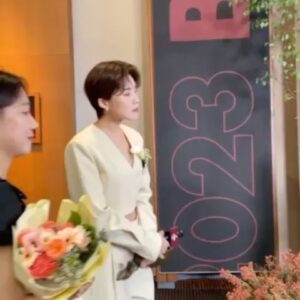 Jang Do-yeon Instagram - 상 받았다!!!!! 야호!!!!!!!
🤸‍♂️🤸‍♂️🤸‍♂️