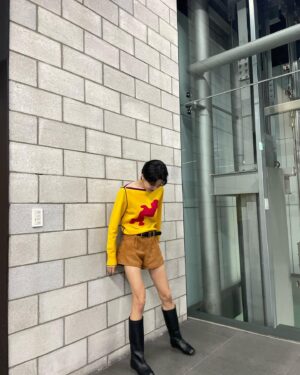 Jang Do-yeon Instagram - 자연스럽게 찍히고 싶었는데
어렵네
😔