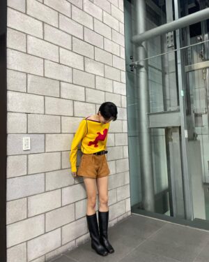 Jang Do-yeon Instagram - 자연스럽게 찍히고 싶었는데
어렵네
😔