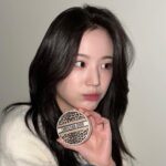 Jang Gyu-ri Instagram – #광고 시대를 초월한 영원한 패션 코드인 ‘레오파드 프린트’로 드레스업 한 특별한 리미티드 에디션 – NEW 디올 2023 미차 컬렉션, 그리고 디올 어딕트 립 글로우 #038로즈누드

#디올미차컬렉션 #디올포에버파우더쿠션 #디올어딕트립맥시마이저
