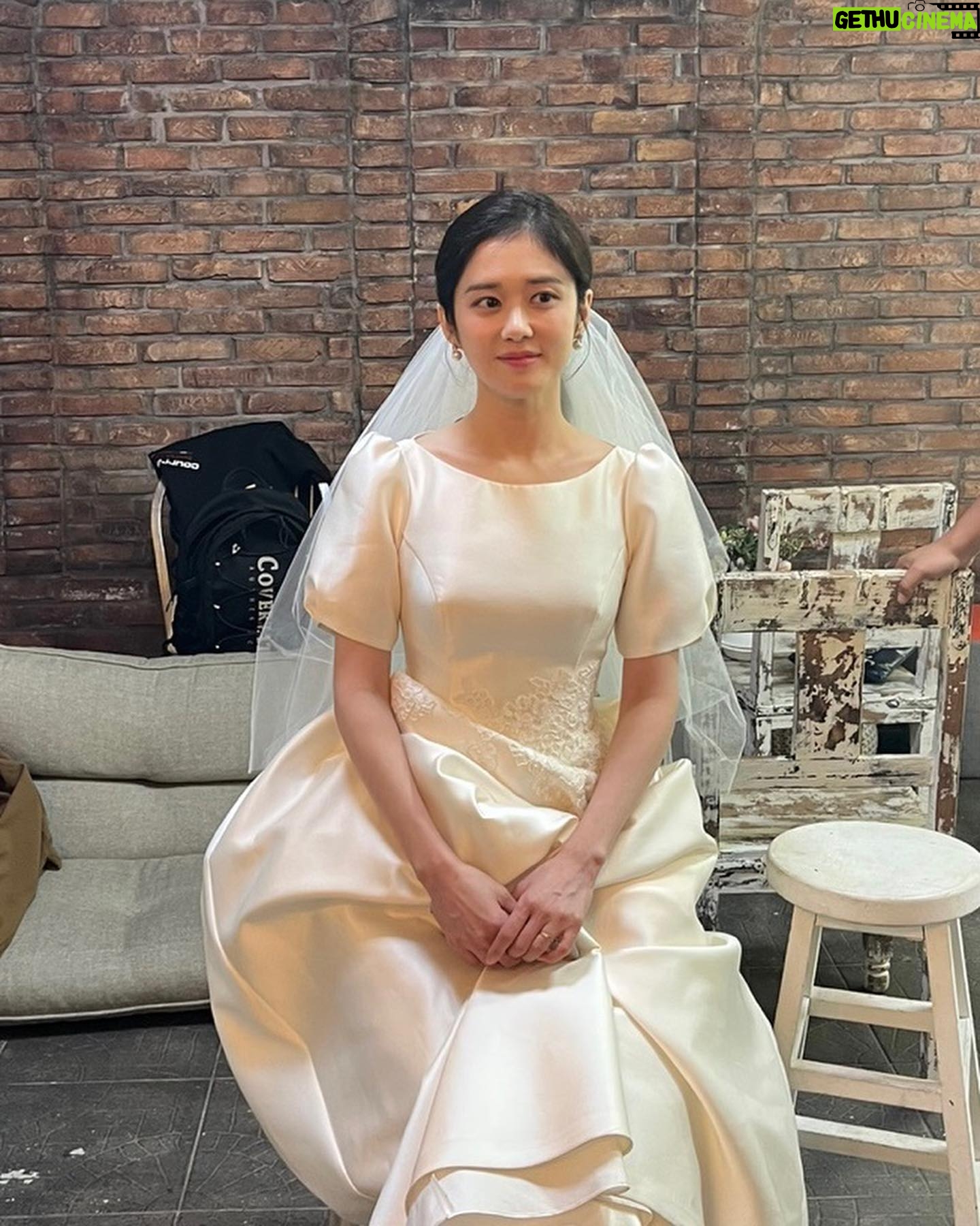 Jang Na-ra - 153K Likes - #패밀리 🔥🔥🔥🔥🔥🔥🔥🔥🔥
오늘 밤 8시 50분 tvn에서..
꼭 만나요... 꼭... 꼬오오옥!!!!!!!!!!!!!!
#장혁 선배님은 역시!말이 필요 읎따!👍🏻👍🏻👍🏻
#채정안 언니는 이보다 멋질수 읎다😎
#김남희 기다리시믄 카리스마 풕발🧨
#이순재선생님 젤루 귀여운 모두의 할부지😍
#윤상정 저세상에서 온 준비된 동서🍑🫢
#김강민 어디로 튈지모르는 서방님😱
#신수아 세상 귀하고 기가막히는 어린이!!👧
#장나라 저희 패밀리와 함께 하세옹❤️❤️❤️