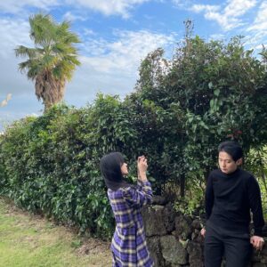 Jang Na-ra Instagram - 나는 매우 진지하다. 찍는 동생과 찍히는 브로.