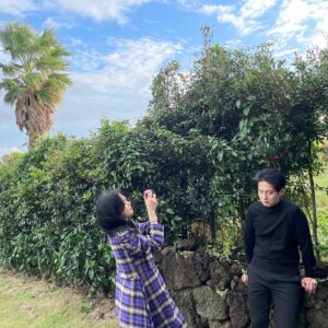 Jang Na-ra Instagram - 나는 매우 진지하다. 찍는 동생과 찍히는 브로.