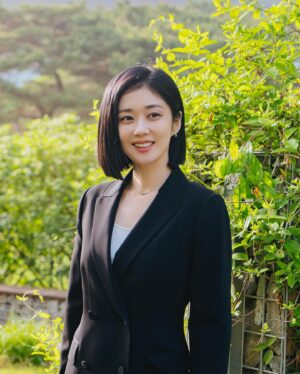 Jang Na-ra Instagram - 차차차차은경🌸🌸 
스틸기사님이 찍어주신 사진~✨