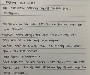 Jang Na-ra Instagram - 안녕하세요! 장나라입니다.
오늘은 여러분께 개인적이지만 기쁜 소식을 전해 드리려 합니다. 
저 결혼 합니다!^^

영상 일을 하는 6살 연하의 친구와 2년여 간의 교제 끝에 서로 인생의 동반자가 되기로 약속했어요! 예쁜 미소와 성실하고 선한 마음, 그리고 무엇보다 자기 일에 온 마음을 다하는 진정성 넘치는 자세에 반해 인연을 맺게 되었습니다. 멋진 친구와 인생을 함께하게 되어 더없이 기쁜 이 마음을 소중한 여러분들께 솔직하게 전해 드리고 싶었어요!

즐겁고 행복하게 잘 살겠습니다!^^
특출 난 것 없는 제가 연예인으로 데뷔를 한 게 엊그제 같은데, 어느새 많은 세월이 흘렀네요. 오랜 시간 동안 보듬어주시고 응원해주시며 항상 고운 눈으로 지켜봐 주셔서 진심으로 감사합니다.

결혼식 이후 바로 재미난 작품으로 찾아뵐 예정이라 그 준비 또한 열심히 하고 있습니다! 전보다 더욱더 무겁게 감사하는 마음으로 모든 순간에 최선을 다하는 연기자가 되겠습니다. 

비연예인인 제 친구가 혹여 일터에서 저로 인해 불편함이 생기지는 않을까 하는 노파심에 자세히 말씀드리지 못하는 점 정말 송구스럽습니다. 부디 너그럽게 이해해주시기를 간곡히 부탁드립니다.
늘 감사합니다!^^

2022.6. 장나라 올림.