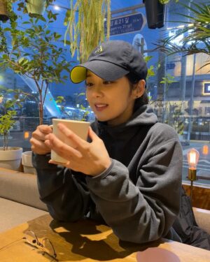 Jang Na-ra Instagram - 엄마가 찍어준 나☺️

내일 밤9시 10분!!!!! 
 #나의해피엔드 !!🔥🔥🔥🔥

잊지마시구 꼭 만나요오오옹!!!!!!