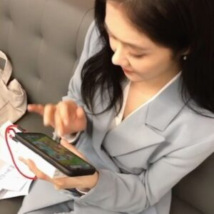 Jang Na-ra Instagram - 진지하게 게임중.