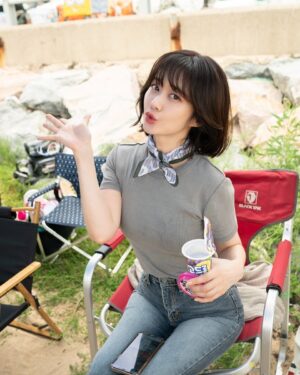 Jang Na-ra Instagram - 몹시 더웠던 촬영 고드름과 얻어 두른 손수건은 최고👍🏻👍🏻