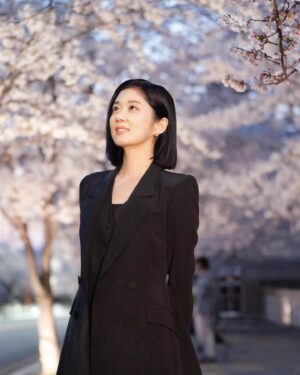 Jang Na-ra Instagram - #굿파트너 
벚꽃 아래서 촬영하다 스틸기사님이 찍어주신 사진🌸🌸🌸🌸
