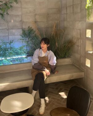 Jang Na-ra Instagram - 해피엔드가 되기위해!!
열심히 일하고 있습니다! 서재원😜😜