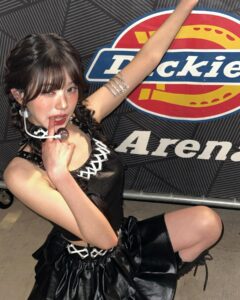Jang Won-young Instagram - Cowgirl in TEXAS🖤💃🏻🐄