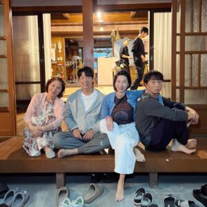 Jang Yoon-ju Instagram - 용두리로 오세요! 용두리 패밀리는 사랑입니다:) 🩷🤍💜
